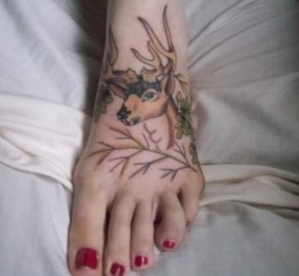 Graceful Deer Tattoo Designs til fods