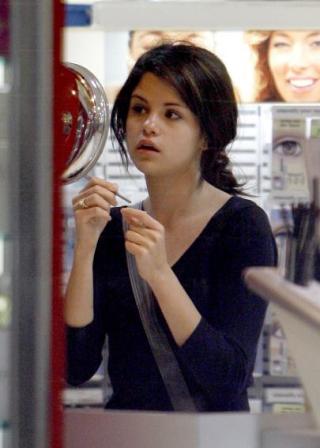 Selena Gomez smink nélkül 16