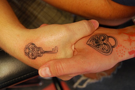 Hans og hendes tatoveringsidé