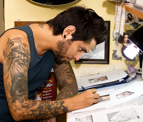 Az értelmes test tetoválás művészet tizenévesek számára