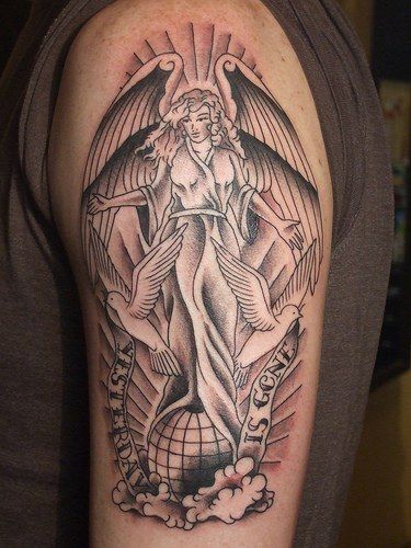 Smukke Angel Tattoo Designs 9
