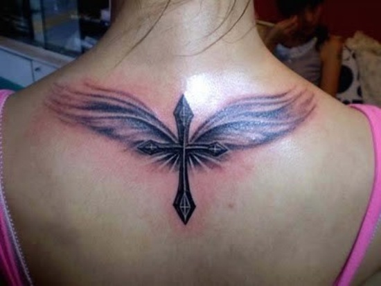 Et tatoveringsdesign i krydsstil