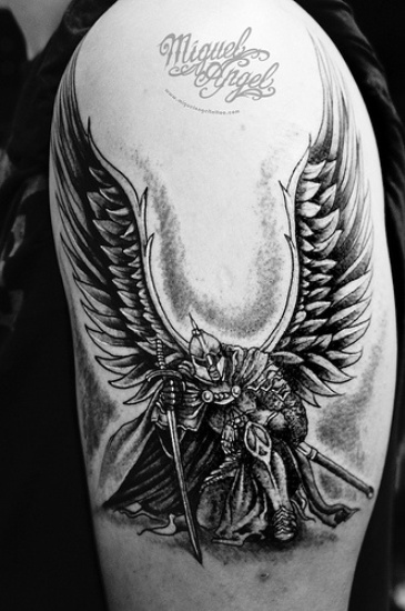 Daring Knight Angel Tattoo til mænd