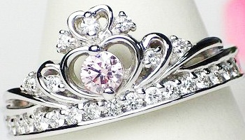 Kronedesignet ring diamant