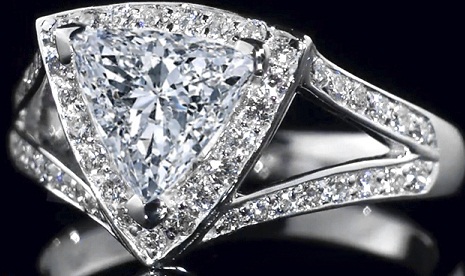 Háromszög alakú nagy gyémántgyűrű