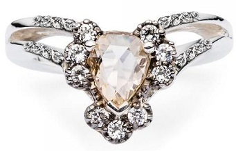 Etnikai könnycsepp -gyűrű gyémánt