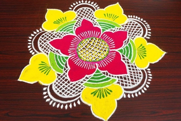 Attraktivt blomstret Rangoli -design