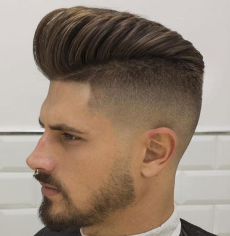 Parted Pompadour med Skin Fade