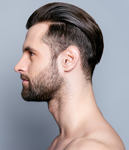 Den sidebarberede mellemstore frisure til mænd