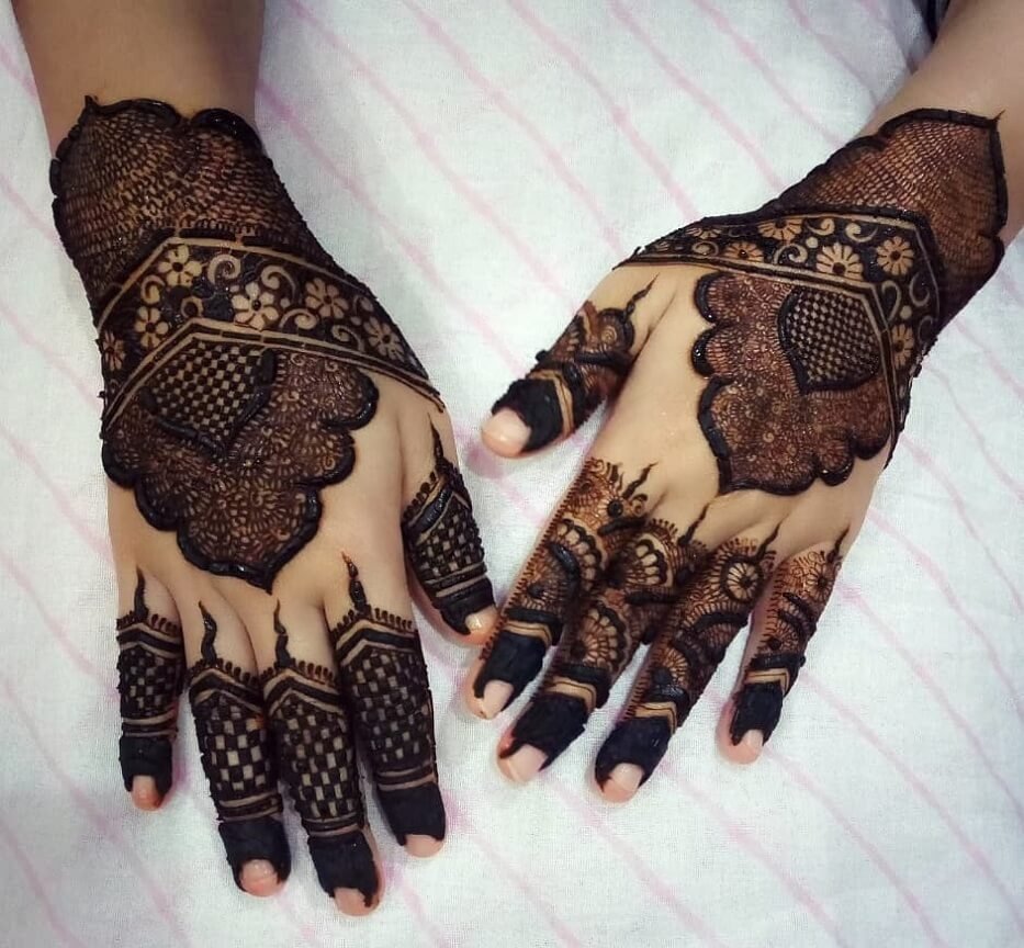 Merész pakisztáni Dulhan Mehendi Design