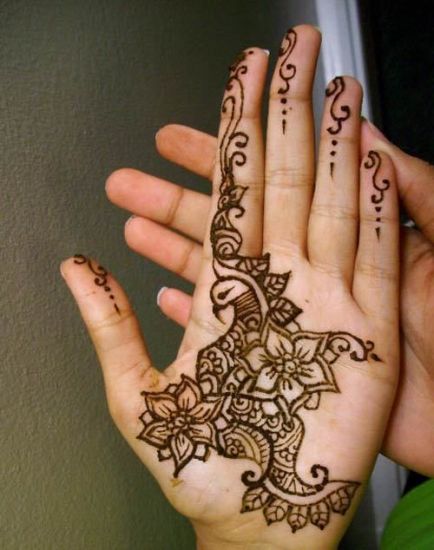 Pakistanske Mehandi Design med blomster og påfugle