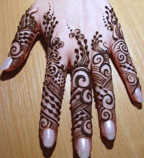 Rajasthani Mehndi Design csak az ujjakon