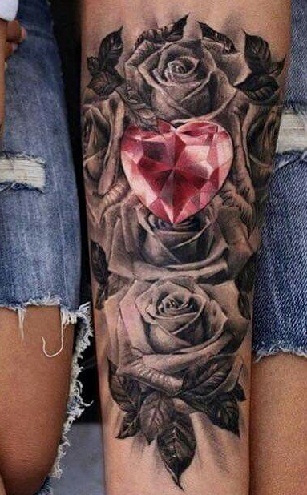 Rose med et diamant tatoveringsdesign