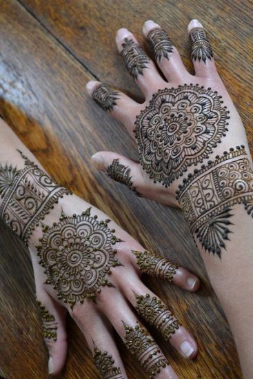 Traditionelt Mehndi -kunstværk med cirkler