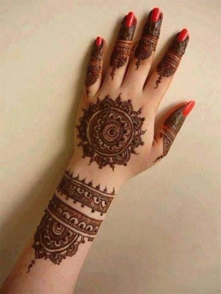 Smukke cirkulære Mehndi -designs