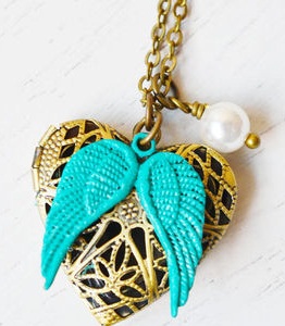 Stilfuld Angel Wing Locket til pige