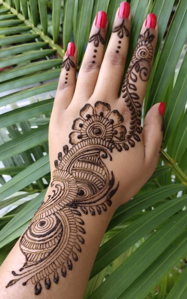 Seneste Back Hand Mehndi Design