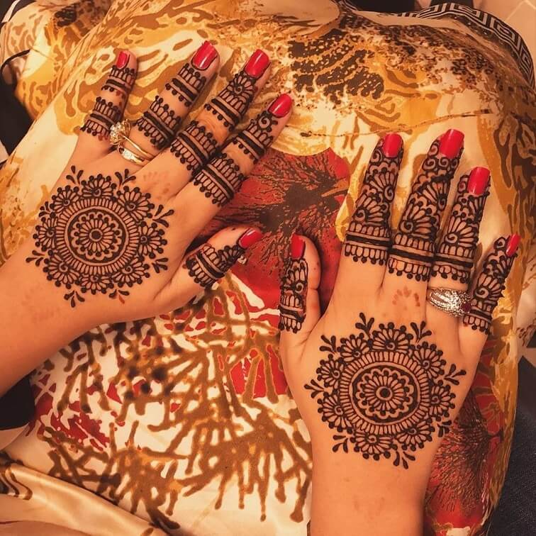 Mehndi -designs til baghånd