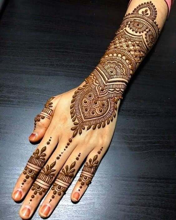 Mehndi Design hátsó kéz