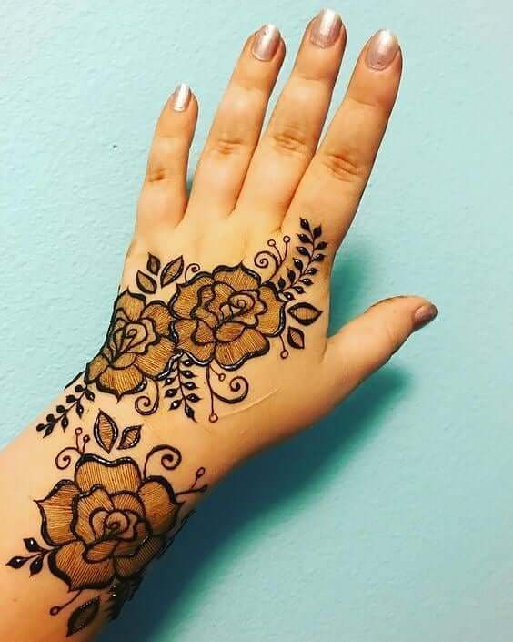 Virágos hát Mehendi Designs