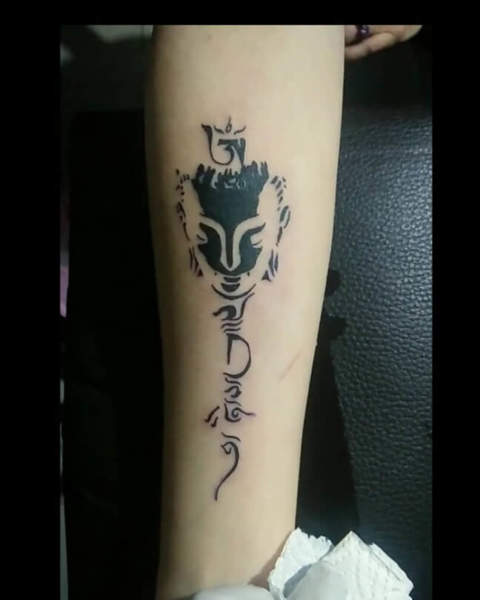 Om Tattoo Design Fekete