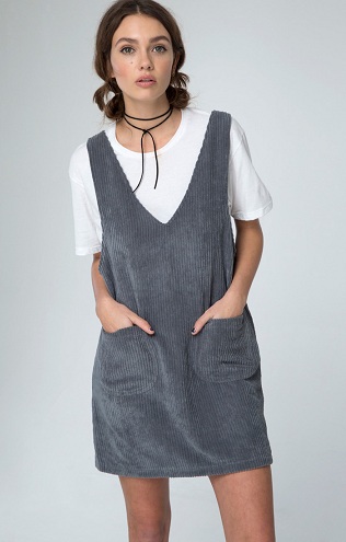 V -hals pinafore