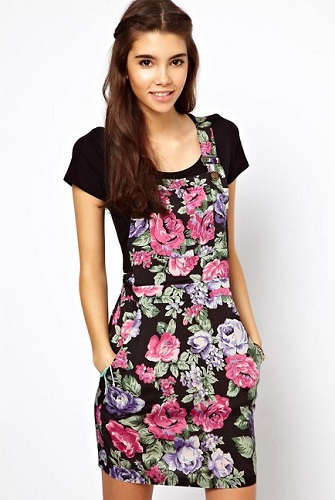 Trykt pinafore kjole