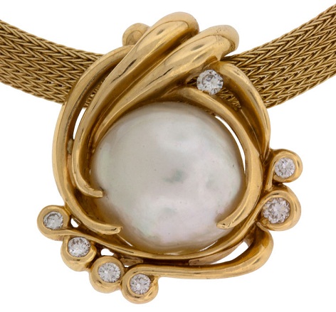 Designer guld vedhæng med enkel perle