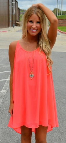 Fluorescerende mini -kjole i chiffon