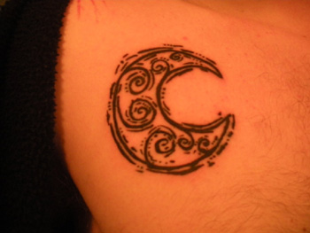 Zodiac Half Moon Tattoo til mænd