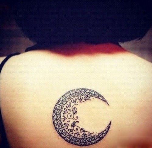 Kunstnerisk Moon Tattoo Design til ryg