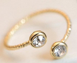 A legjobb aranygyűrű kialakítás Állítható arany gyűrű kövekkel