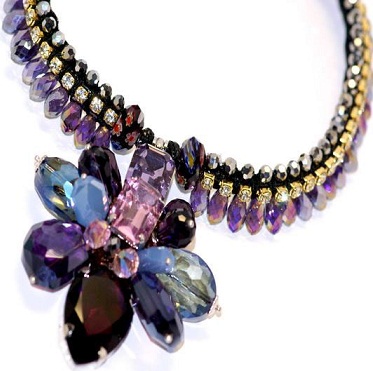 Moderne smykker til halskæder