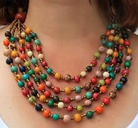 Farverig halskæde med perler