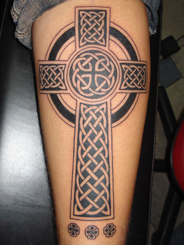 Flettet Cross Tattoo Design