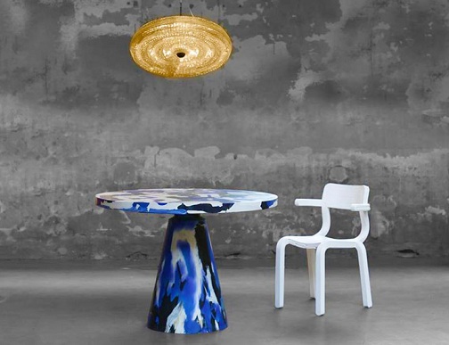 Designstol i genanvendt plast