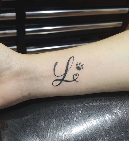 Kurzív L tetoválás tervezés