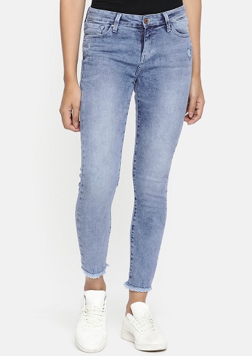 Cropped Blue Jeans