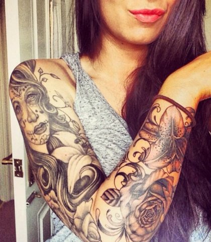 Tegn med roser Arm tatovering til kvinder