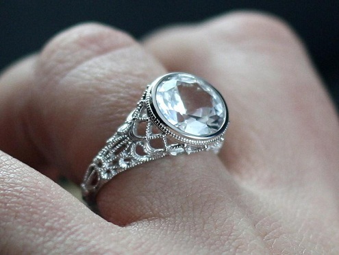 Fehér zafír drágakő eljegyzési gyűrű