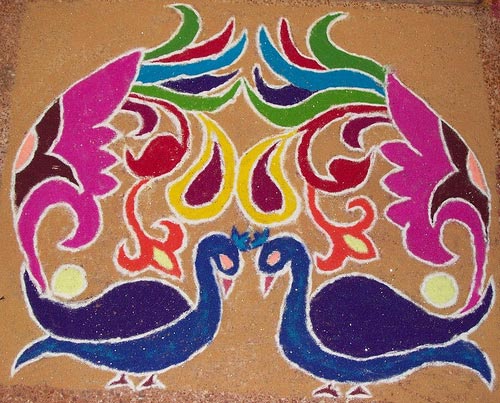 Smukt par påfugl Rangoli