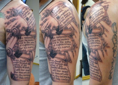 Szentírás teljes ujjú tetoválás
