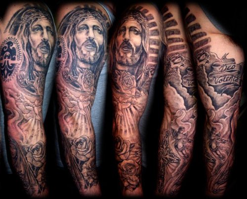 Jézus teljes ujjú tetoválása
