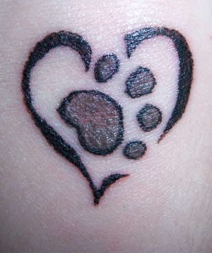 Kéz tetoválás szív design