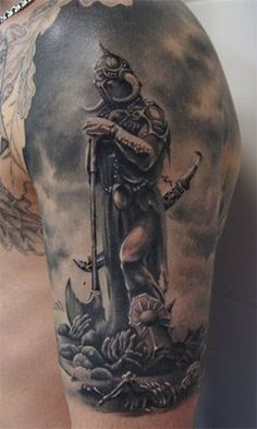 Középkori harcos tetoválás művészet a fegyvereken