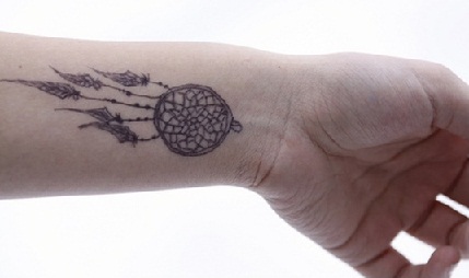 Dreamcatcher -tatoveringer på håndled 2