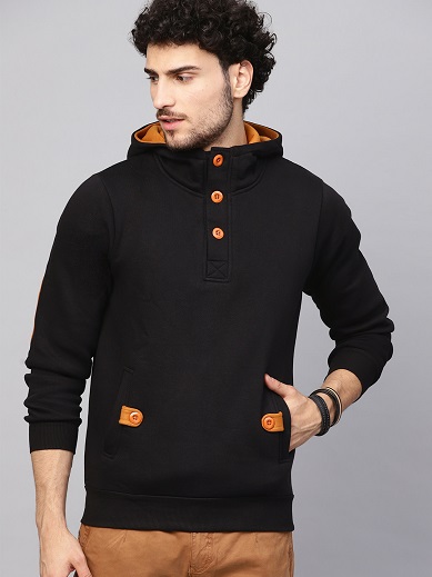 Gombzáró fekete kapucnis pulóver