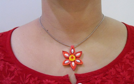 papir-quilling-smykker-designs-rød-farve-papir-quilled-vedhæng