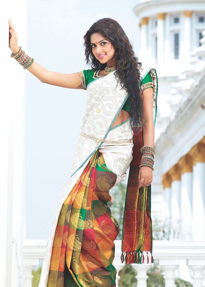 A fehér Kanchipuram Saree