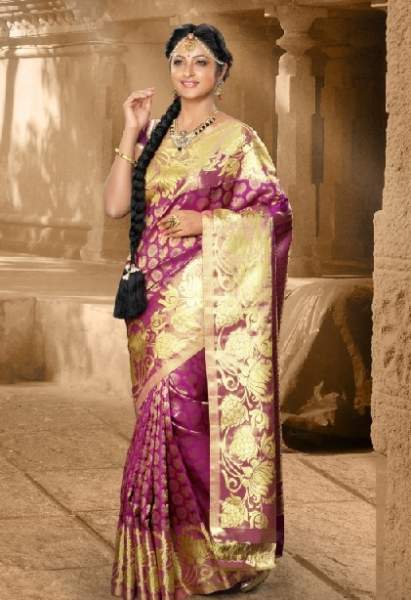 Den guddommelige lilla Kanchipuram Saree